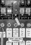 837292 Afbeelding van de handels van een bloktoestel (type Siemens & Halske) voor de bediening van seinen en wissels in ...